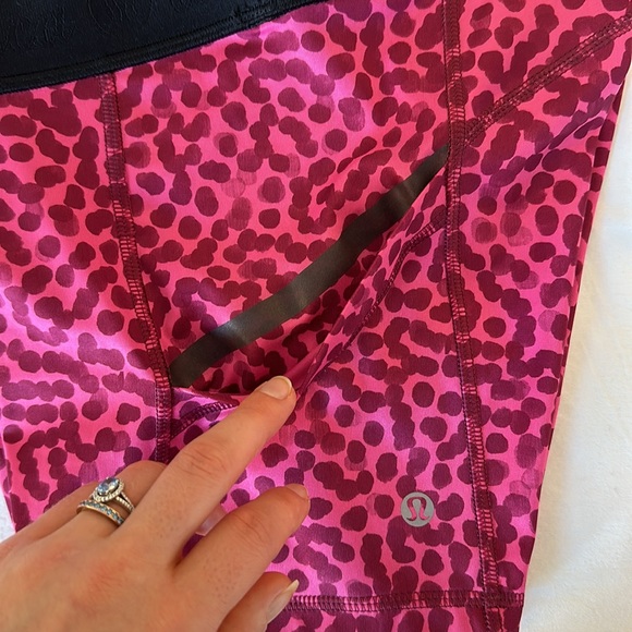 Women’s Pink Lululemon Short. Size 4 - Picture 5 of 6